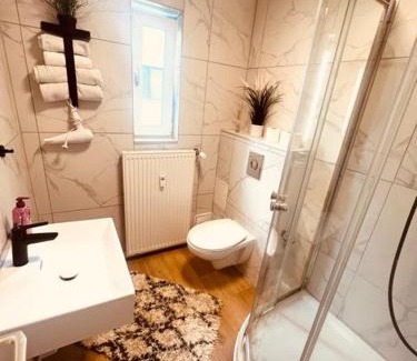 Homburg Apartment | Ferienwohnung an der Uniklinik mit eigener Küche und renoviertem Badezimmer