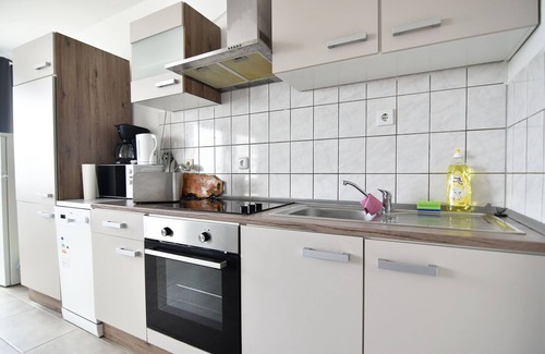 Hochheide Apartment | Ferienwohnung Duisburg Du03, 84qm, 2 Schlafzimmer, 1 Wohnzimmer, Max. 7 Personen