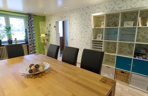 Freisen Apartment | Ferienwohnung Grüner Flamingo