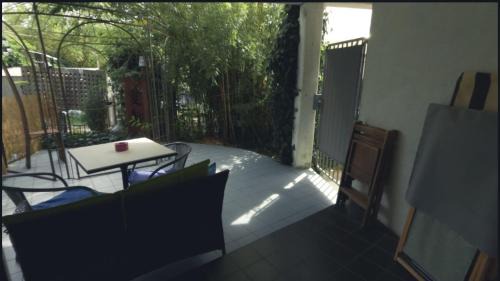 Worms House | Ferienwohnung Holl