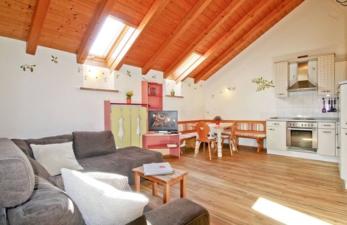 Bad Feilnbach Apartment | Ferienwohnung "Kirsche" 55 qm bis 4 Personen, 2. Obergeschoss, 2 separate Schlafzimmer, Ostbalkon.