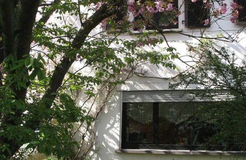 Neunkirchen Apartment | Ferienwohnung Kirschblüte