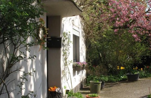 Neunkirchen Apartment | Ferienwohnung Kirschblüte