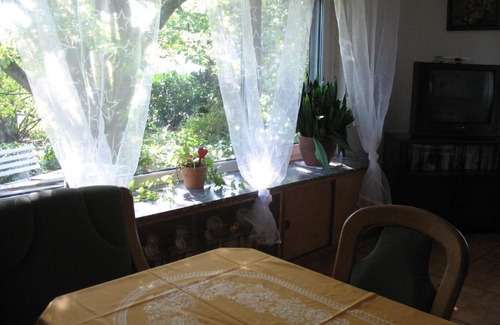 Neunkirchen Apartment | Ferienwohnung Kirschblüte