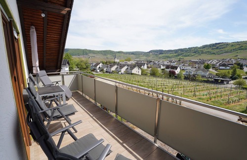 Leiwen Condo | Ferienwohnung "laurentiusblick" mit Panoramablick in den Weinbergen von Leiwen