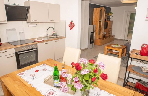 Nothweiler Apartment | Ferienwohnung Sandra - Appartement/fewo, Dusche und Bad, WC, Ruhig