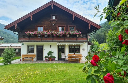 Aschau im Chiemgau Apartment | Ferienwohnung "Sommerflieder" 45 qm mit extra Schlafzimmer und Balkon