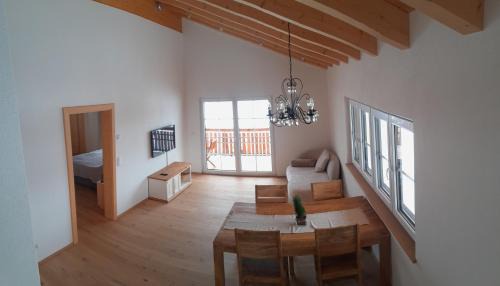 Bolsterlang Apartment | Ferienwohnung Streuobstwiese