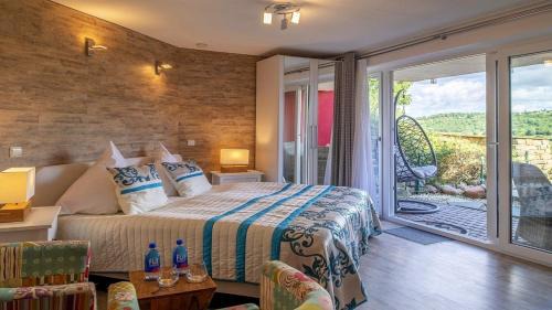 Schalkenmehren Apartment | Ferienwohnung Studio Vulkanpanorama - im Maarberg Resort - in Schalkenmehren am See