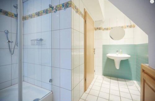 Mengerskirchen Apartment | Ferienwohnung Tannen-Apotheke Zwei ab 5P mit drittem Schlafzimmer und extra Dusche WC