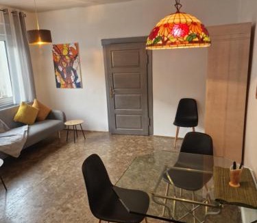 Muenchberg Apartment | Ferienwohnung Wunderlich gelb