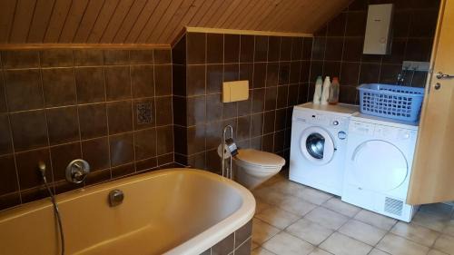 Ruedesheim Apartment | Ferienwohnungen Rosengarten