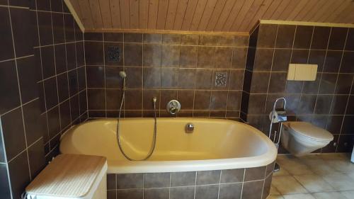Ruedesheim Apartment | Ferienwohnungen Rosengarten