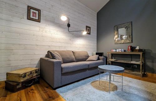 Saint-Romain-Lachalm Bed & Breakfast | Ferme avec piscine couverte sur grand domaine - FR-1-582-515