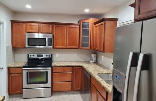 Miami Gardens House | Fern Gully Inn - East
