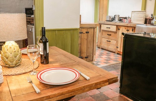 Leintwardine Cottage | FERN HOUSE, pet friendly, character holiday cottage in Leintwardine