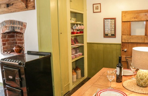 Leintwardine Cottage | FERN HOUSE, pet friendly, character holiday cottage in Leintwardine