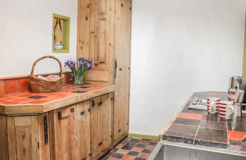 Leintwardine Cottage | FERN HOUSE, pet friendly, character holiday cottage in Leintwardine