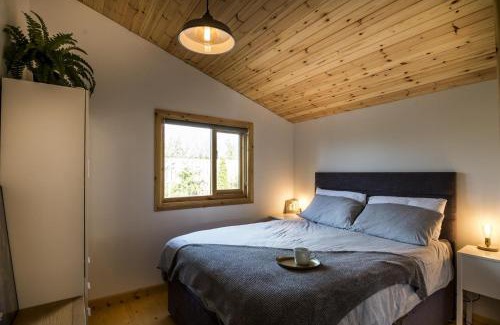 St. Florence Ski Chalet | Fern Lodge - 2 Bedroom Log Cabin - Saint Florence - Tenby