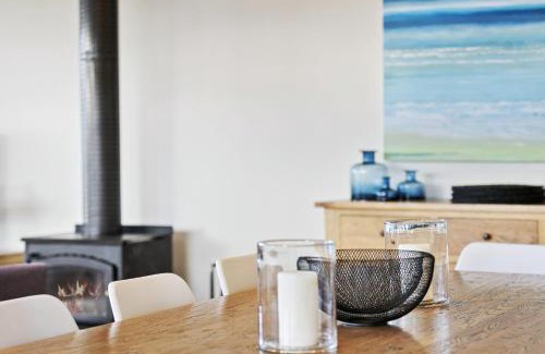 Lorne House | Fern Ocean Views Middle of Town WiFi and Pet Friendly