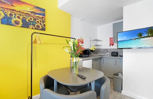 Sudbury Apartment | Fernbank Studios Sudbury Hill Harrow with En-Suite - 12