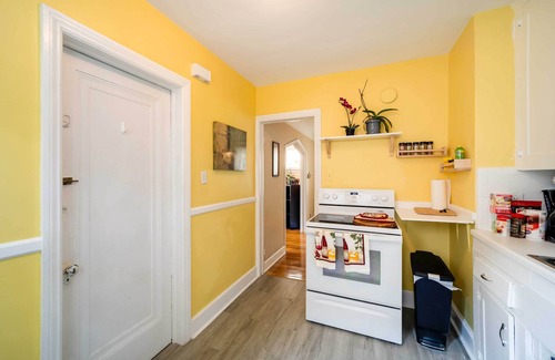 Ferndale Apartment | Ferndale Apartment w/Yard - Near the Detroit Zoo!