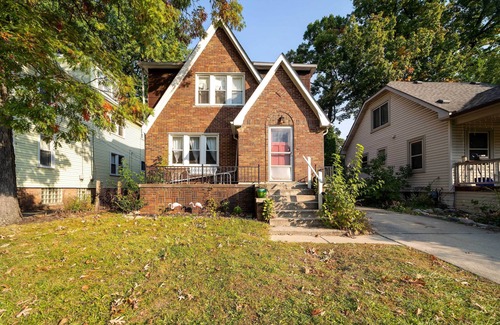 Ferndale Apartment | Ferndale Apartment w/Yard - Near the Detroit Zoo!