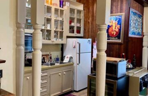 Ferndale Apartment | Ferndales’s Romantic Getaway