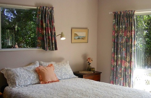 Moetapu Bay Cottage | Fernleigh - Moetapu Bay Holiday Home