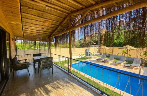 Yaniklar Villa | FETHİYEDE JAKUZİLİ, ÖZEL HAVUZLU 2+1 VİLLA PEPİNO