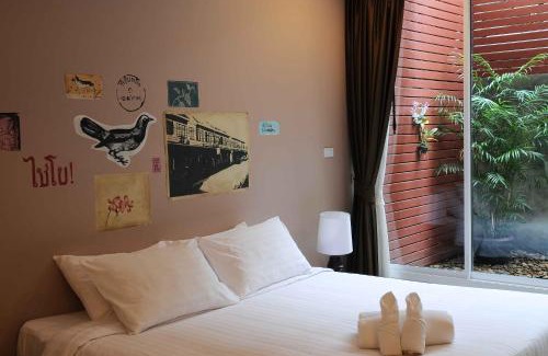 Wat Ratchabophit Hotel | Feung Nakorn Balcony Rooms and Cafe