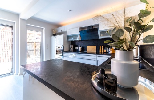 Emden Apartment | Fewo am Schwanenteich mit Dachterrasse