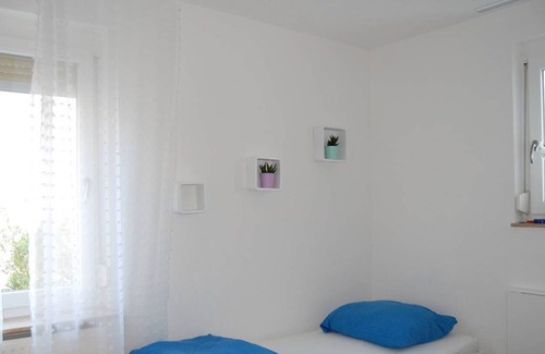 Reutlingen Apartment | Fewo Reutlingen Heinestrasse DG