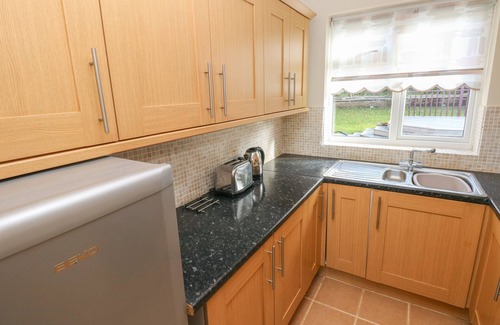 Porthyrhyd Cottage | FFAU'R DDRAIG, pet friendly, character holiday cottage in Cross Hands