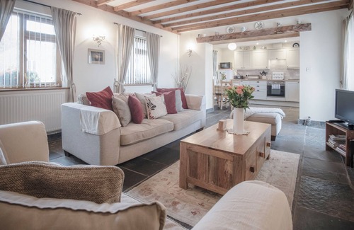 Rhossili Villa | Fferm-Llong - Ship Farm 2 Bed- Rhossili