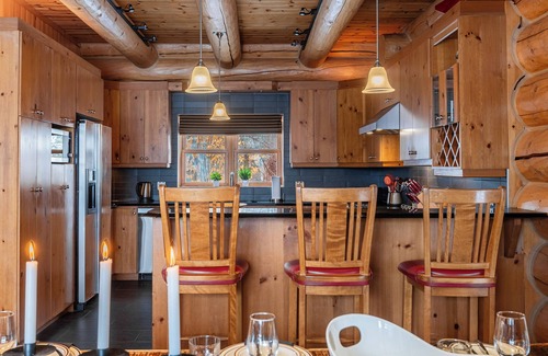 Fiddler Lake Resort House | Fiddler Lake Resort Luxury Chalet+ Private Jacuzzi