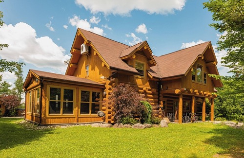 Fiddler Lake Resort House | Fiddler Lake Resort Luxury Chalet+ Private Jacuzzi