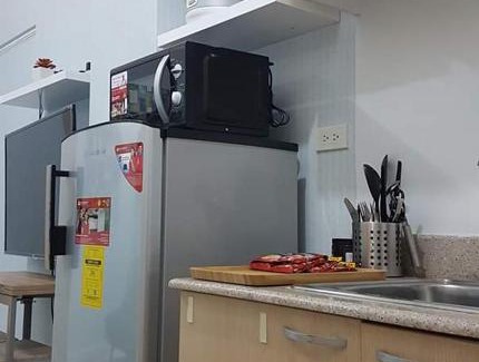 San Dionisio Apartment | Field Residences next to mall & 15 mins from airport