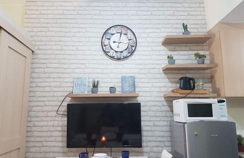 San Dionisio Apartment | Field Residences next to mall & 15 mins from airport