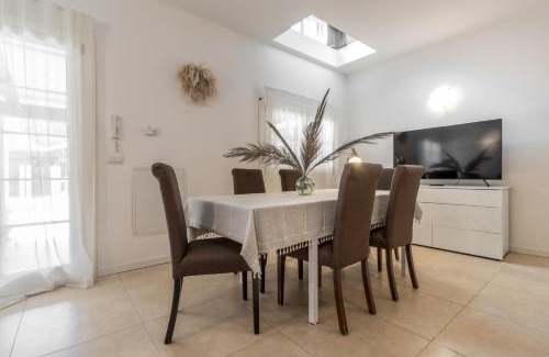 Longa Apartment | FILIGRANA House & Courtyard - by Sleep in MURANO