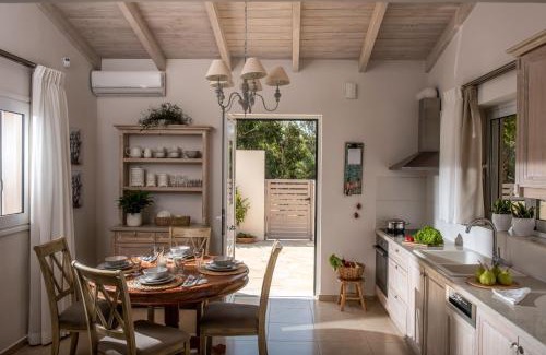 Faistos House | Filothei Beach House with pool