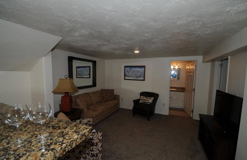 Victor Bed & Breakfast | Fin and Feather Inn