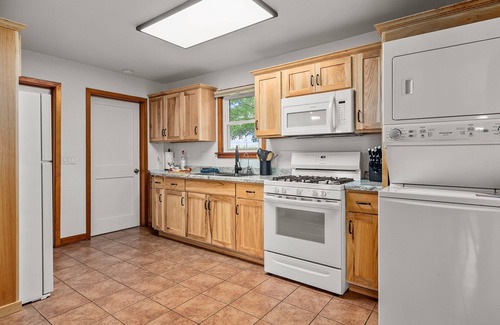 Wautoma Cottage | Final Summer Bash -Pier, SUP, Kayaks, Games & Fire