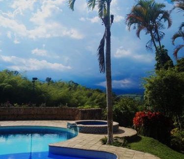 Yotoco House | Finca BellaVista, Lago Calima: Hermosos Paisajes