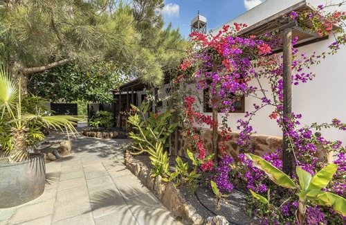 Guatiza Villa | Finca Botanico Secret Garden - Private Tropical Garden, BBQ, Outdoor Spa Shower
