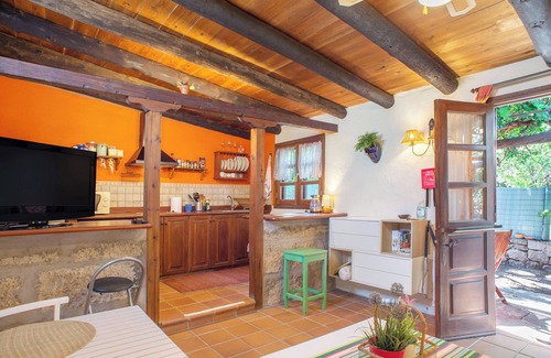 Marzagan Villa | Finca "Casa La Cuadra" with Private Terrace, Shared Garden & Wi-Fi