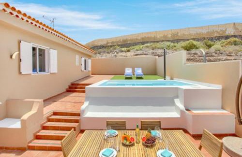Guia de Isora Apartment | Finca Los Corcos con piscina By Paramount Holidays