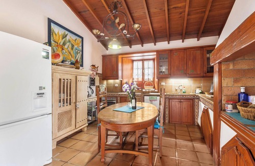 Tacoronte Villa | Finca "Los Viñedos Casa Rural" with Sea View, Shared Pool, Wi-Fi, Terrace & Garden