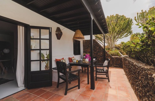 Masdache Apartment | Finca Malvasia -Papagayo - 2 bedroom Suite with Pool and Vineyard