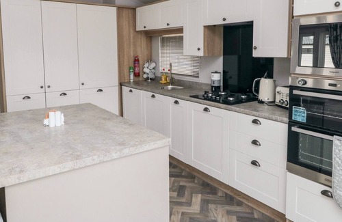 Cayton Bay Cabin | FINCH 49, family friendly, country holiday cottage in Cayton